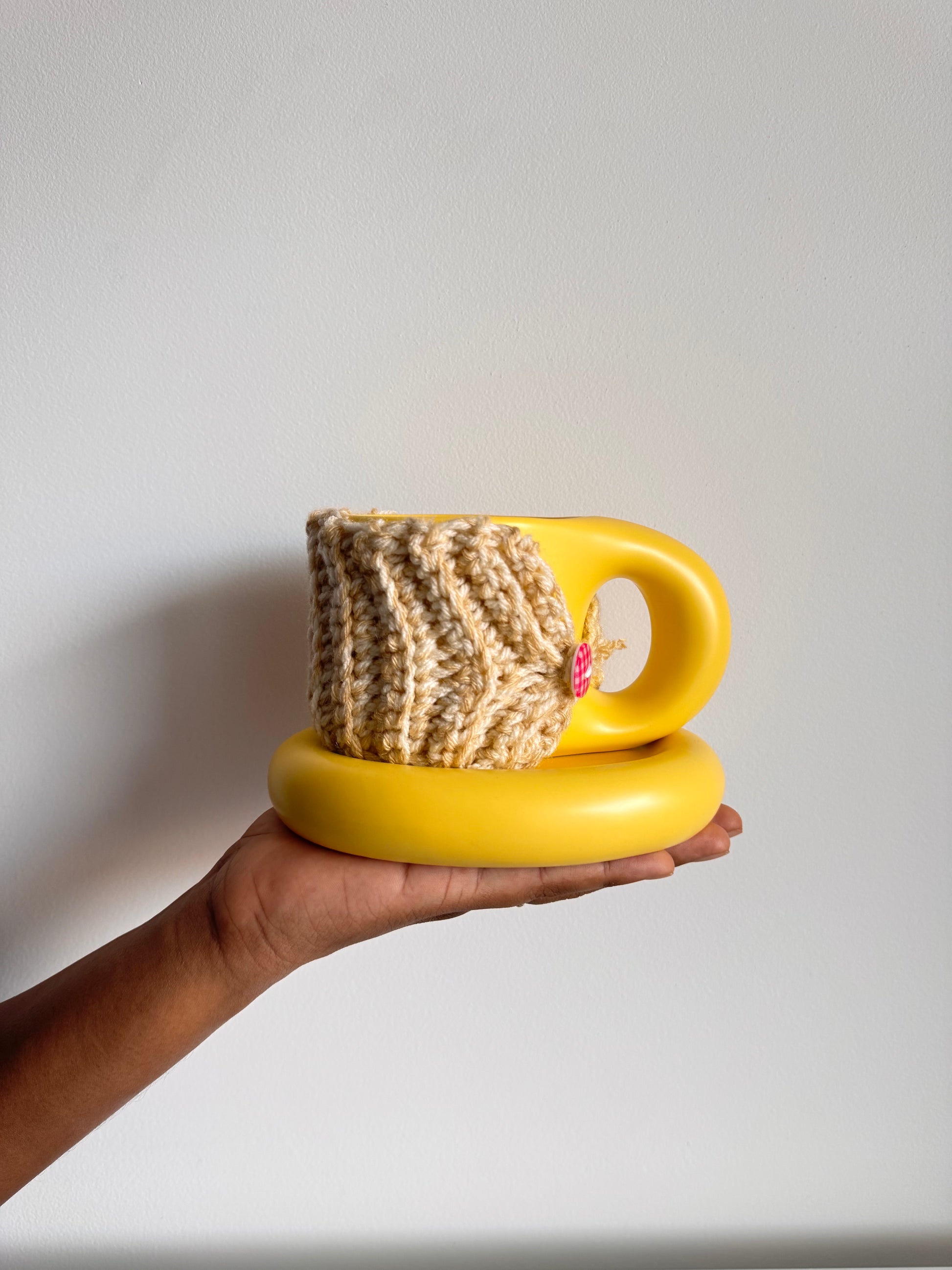 mug hug et tasse gouter jaune en céramique