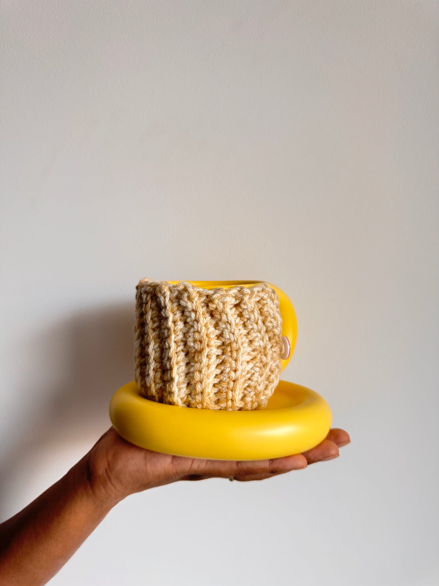 mug hug et tasse gouter jaune en céramique